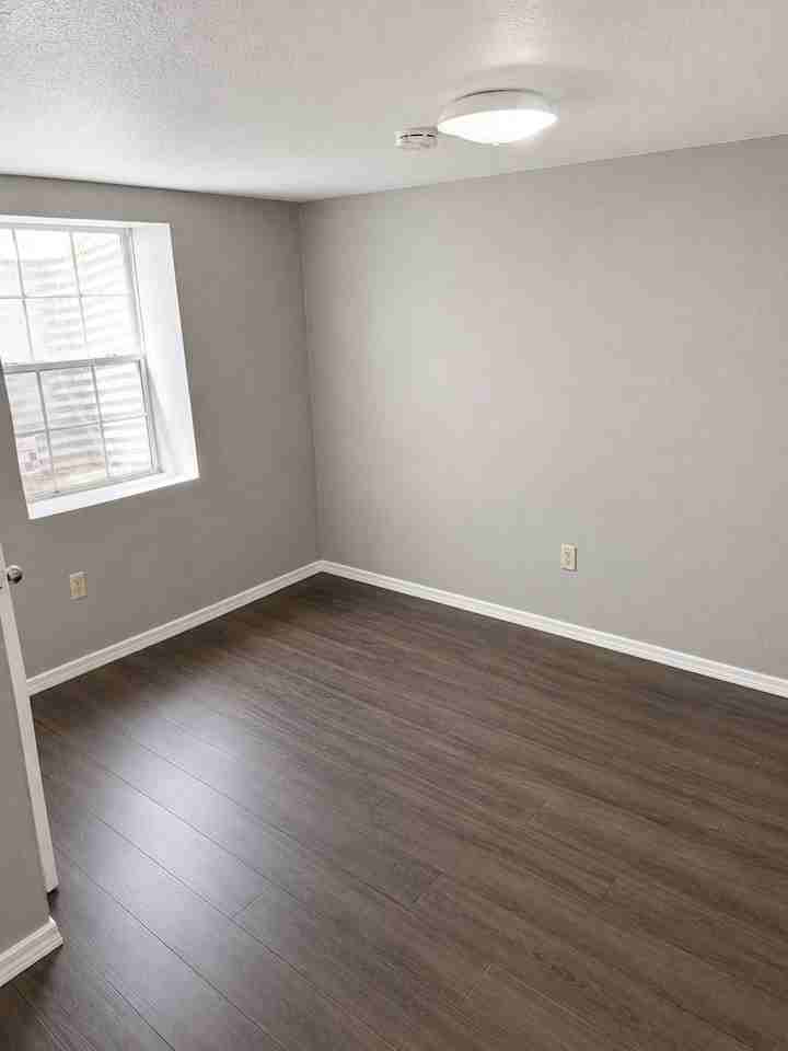 302 Meadow Ln - Photo 2 of 12