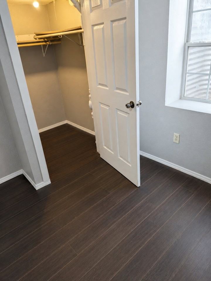 302 Meadow Ln - Photo 3 of 12