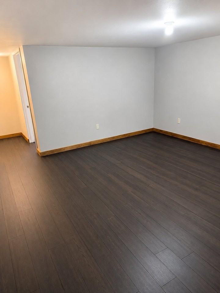 302 Meadow Ln - Photo 4 of 12