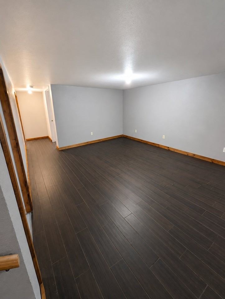 302 Meadow Ln - Photo 5 of 12