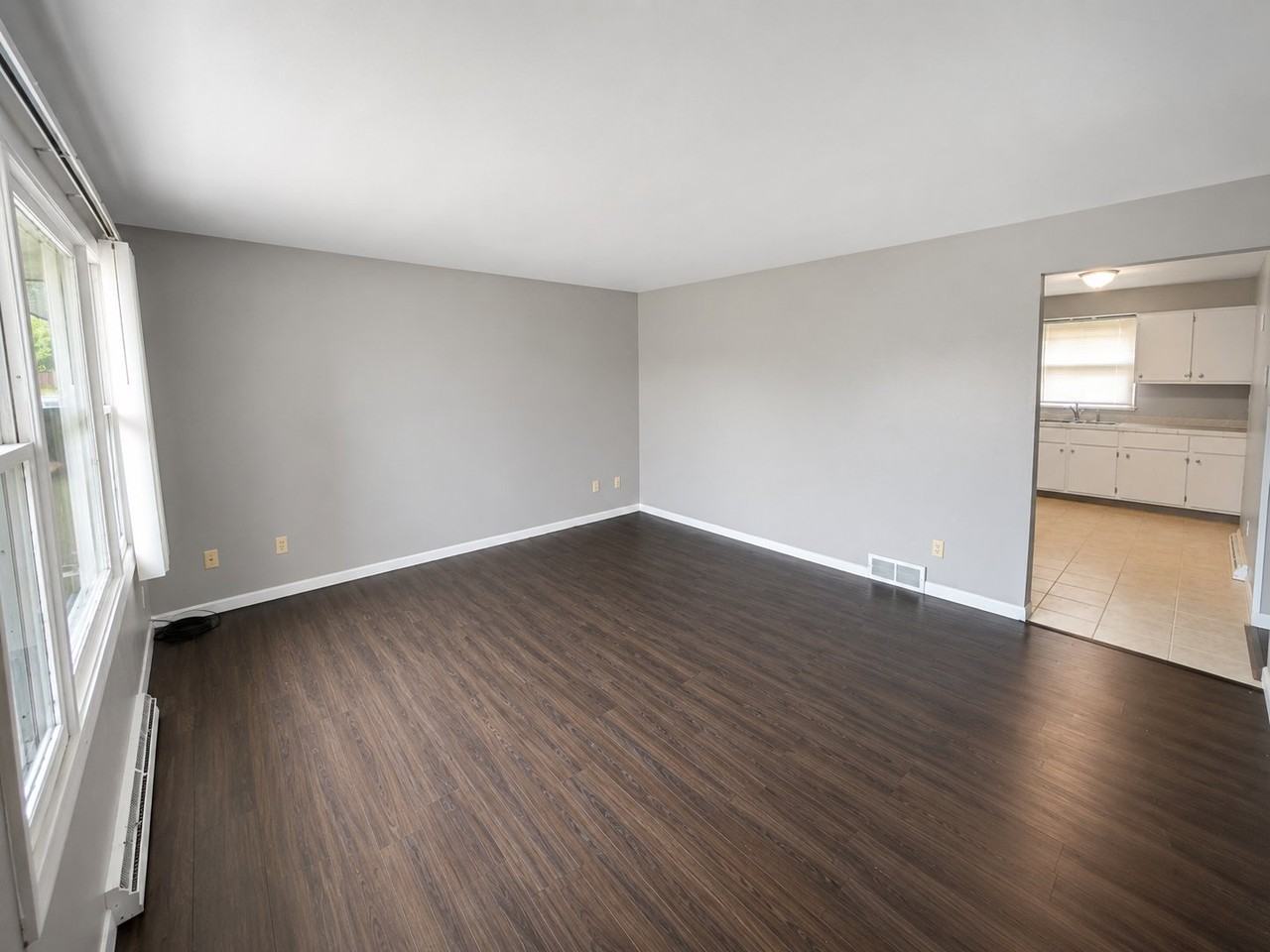 302 Meadow Ln - Photo 7 of 12
