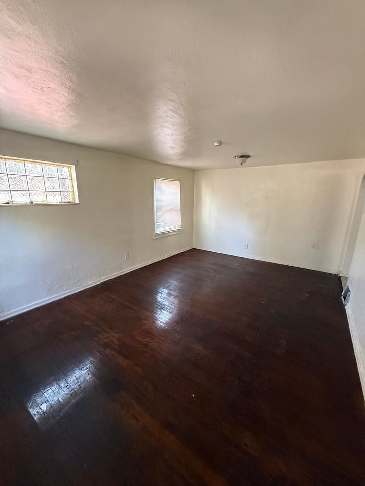 5662 Maffitt Ave - Photo 3 of 18