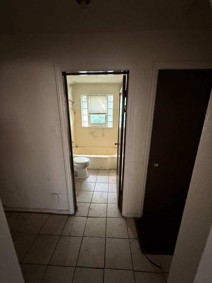 5662 Maffitt Ave - Photo 4 of 18