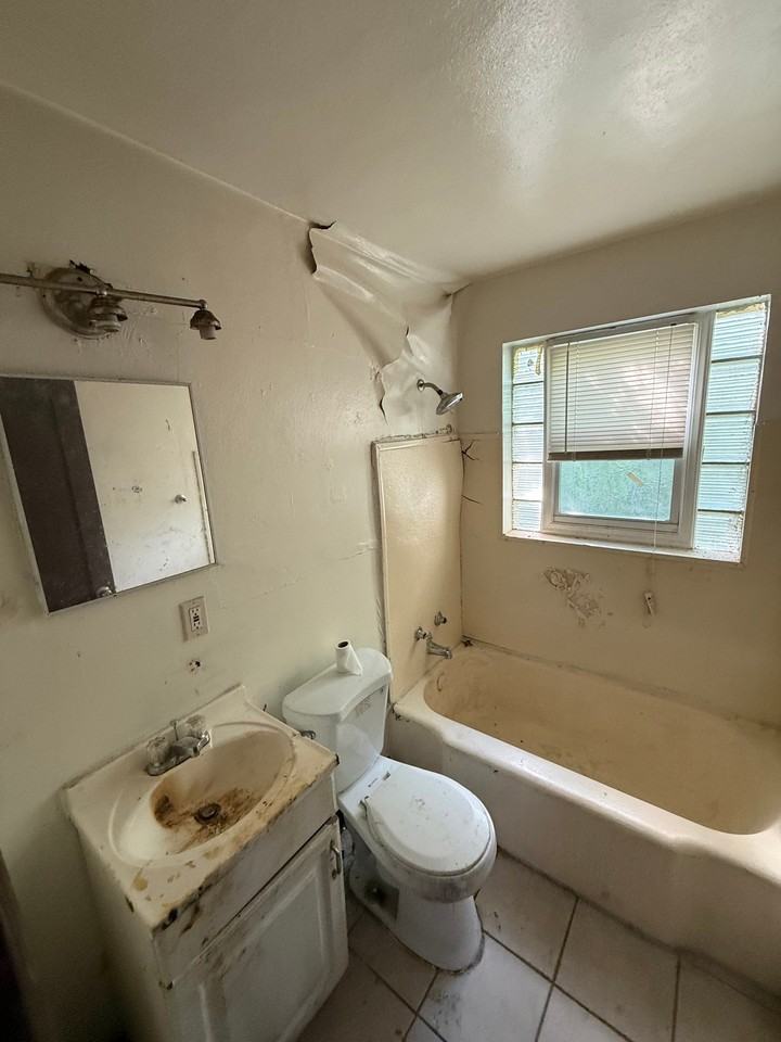 5662 Maffitt Ave - Photo 5 of 18