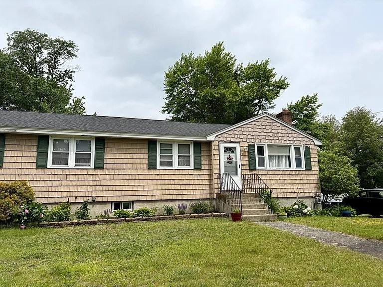 11 Lasallette Rd