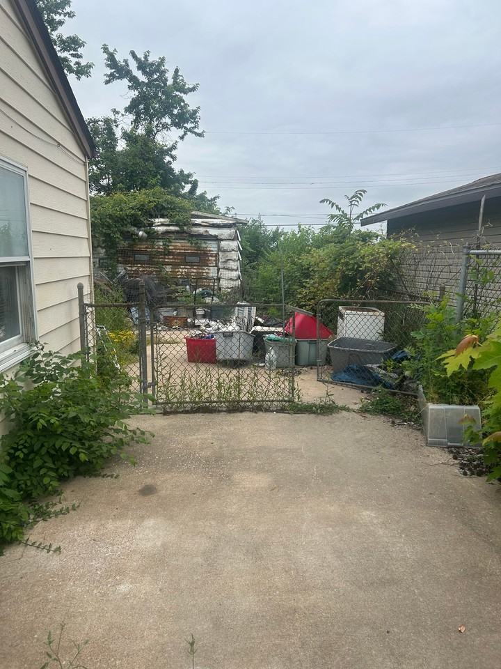 608 Saint Monica Dr - Photo 4 of 6