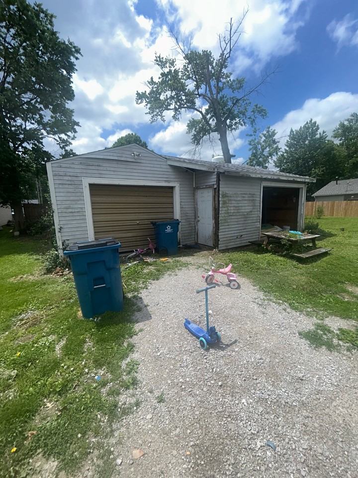 319 W Corbin St - Photo 6 of 19