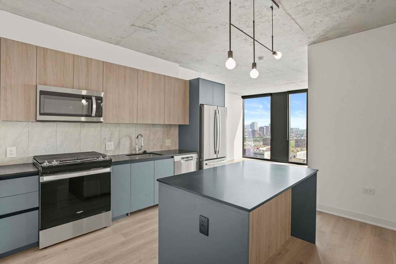 244 W Polk St - Photo 2 of 19
