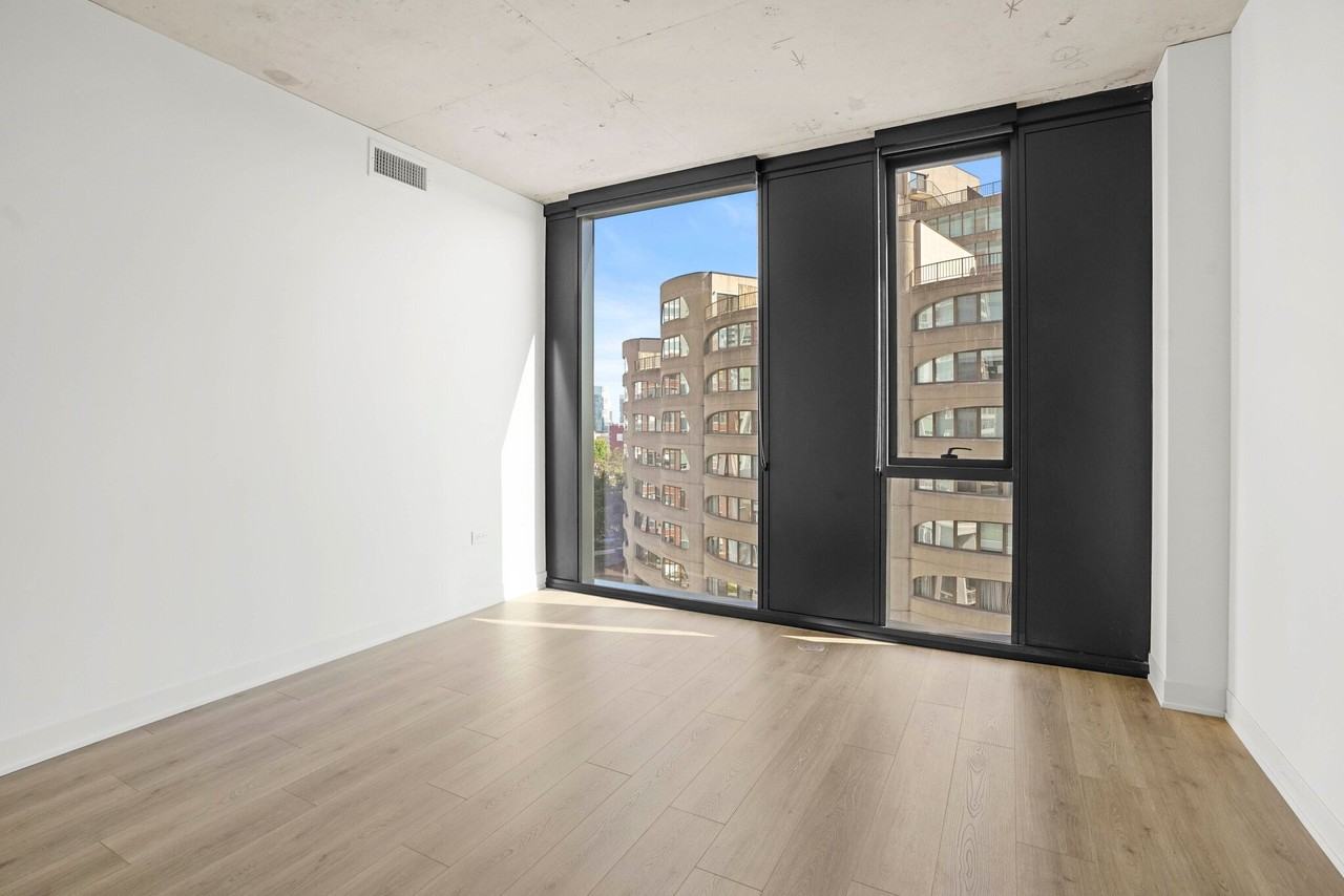 244 W Polk St - Photo 5 of 19