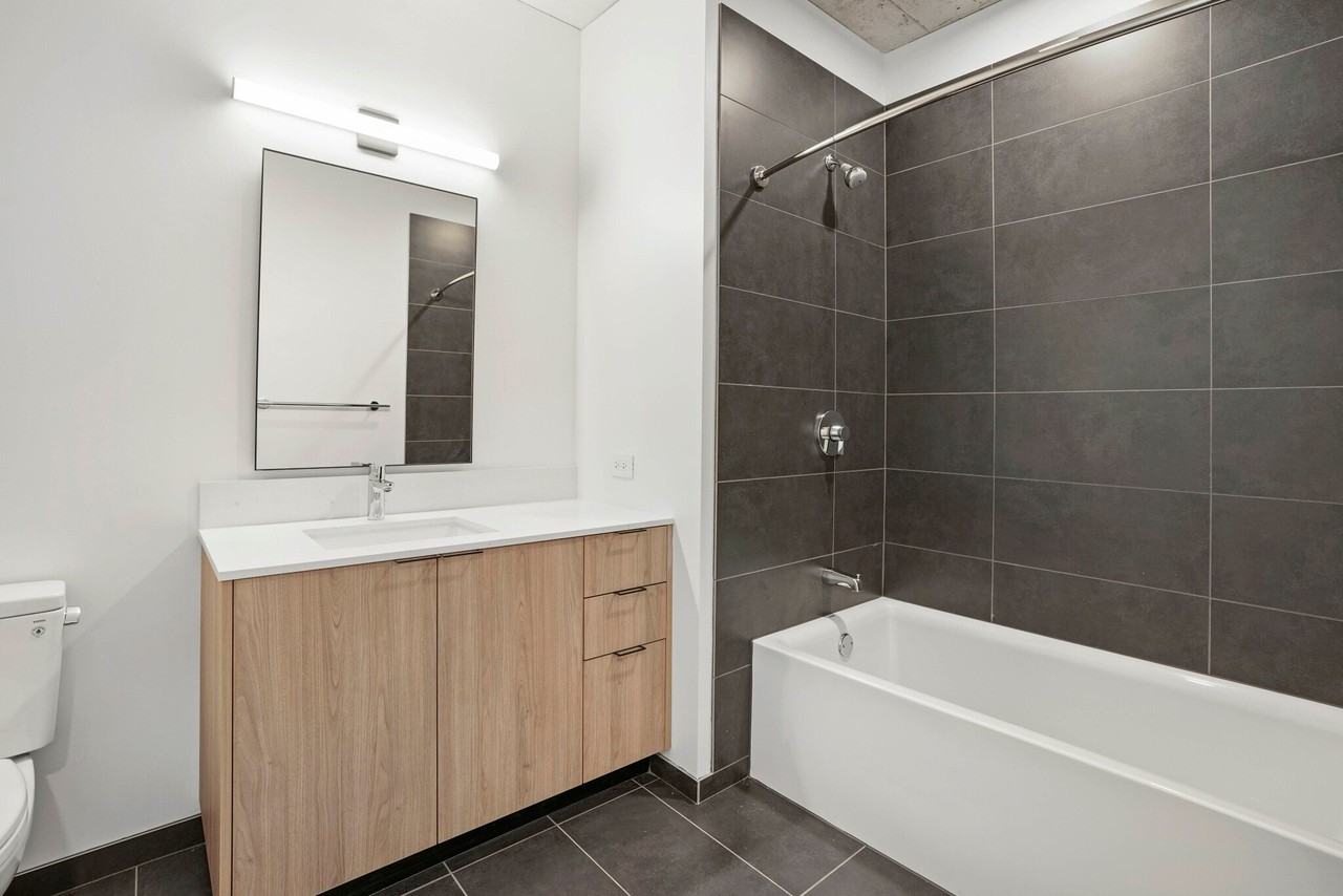 244 W Polk St - Photo 7 of 19