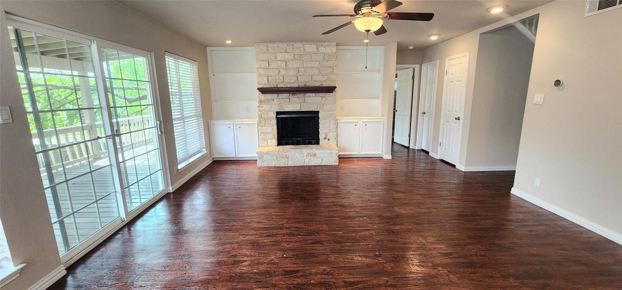 1701 Brokenshoe Dr - Photo 3 of 19
