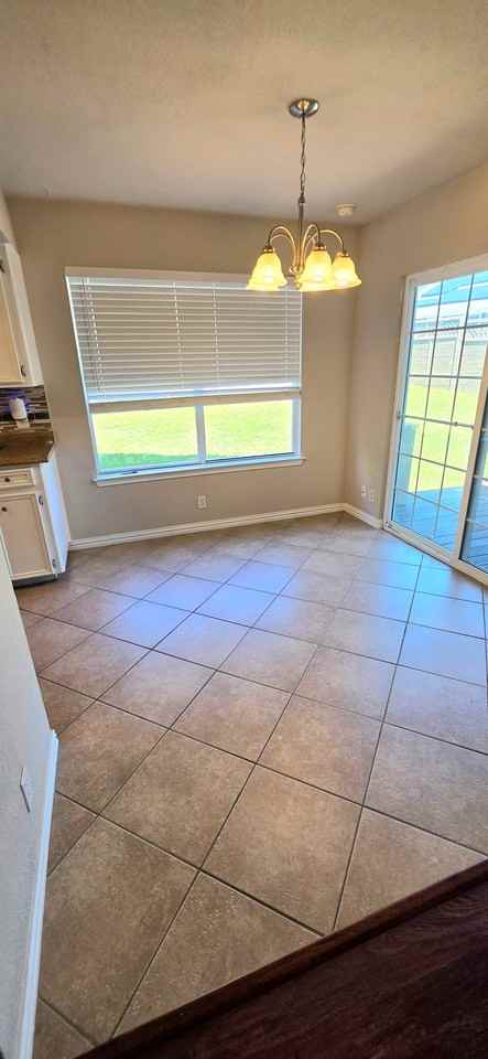 1701 Brokenshoe Dr - Photo 5 of 19