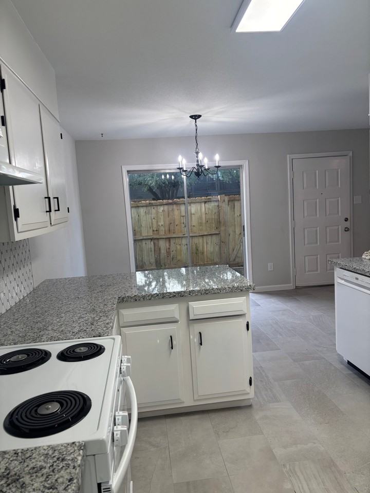 8585 Glen Meadow Ln - Photo 2 of 17