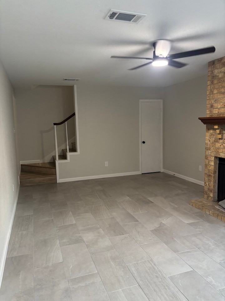 8585 Glen Meadow Ln - Photo 4 of 17