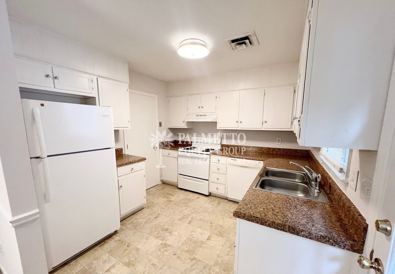 1103 W Bessemer Ave #B - Photo 5 of 8