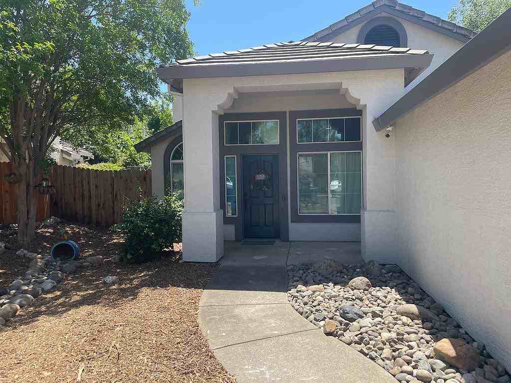 360 Hansen Cir - Photo 2 of 14