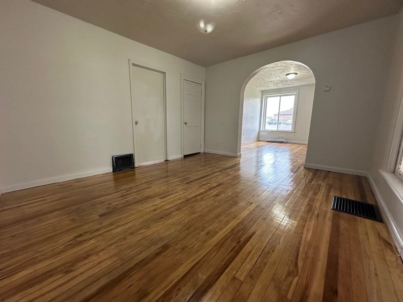 311 Quarry St - Photo 3 of 8
