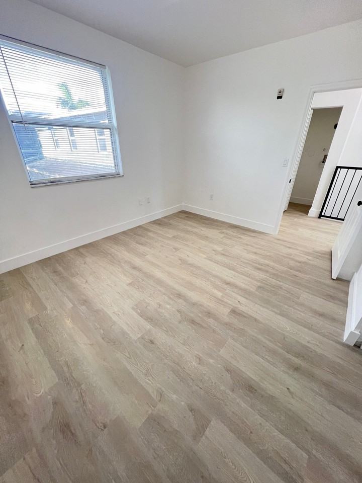 720 Nwst #10 - Photo 5 of 12