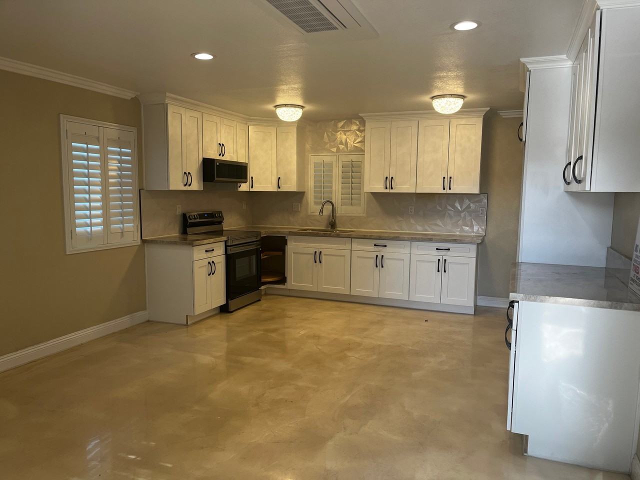 2529 N Sierra Way - Photo 2 of 17