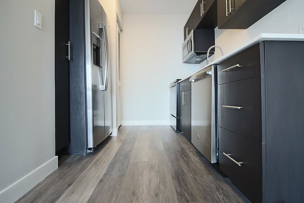 5 E Delaware Pl - Photo 3 of 16