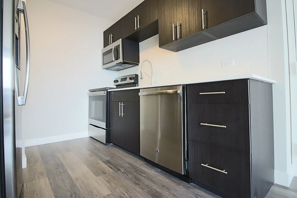 5 E Delaware Pl - Photo 5 of 16