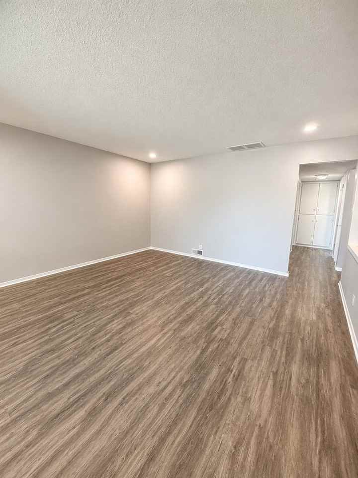 1112 Jonas Ave - Photo 3 of 8