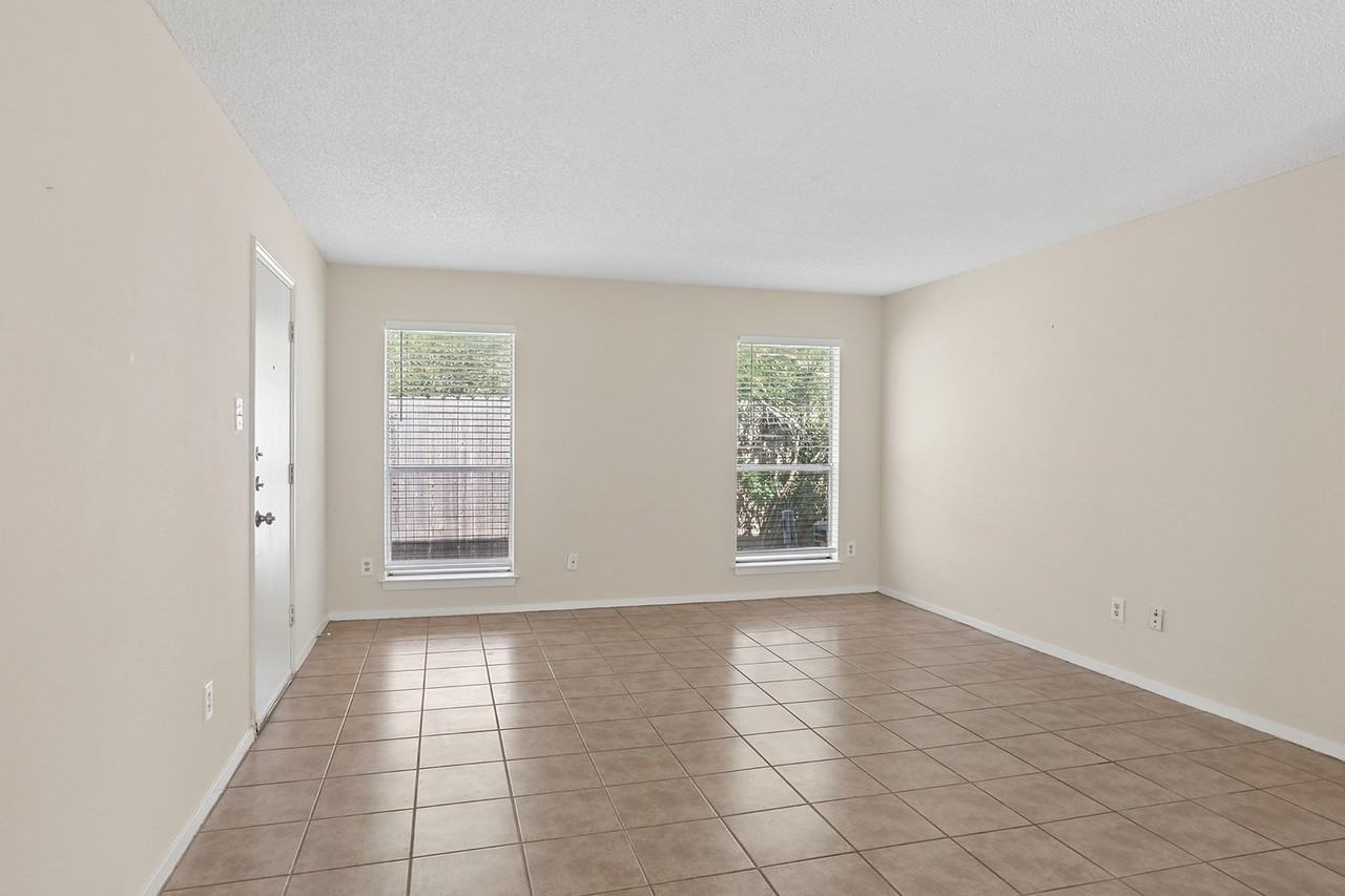 3114 Plantation Rd #A - Photo 2 of 15