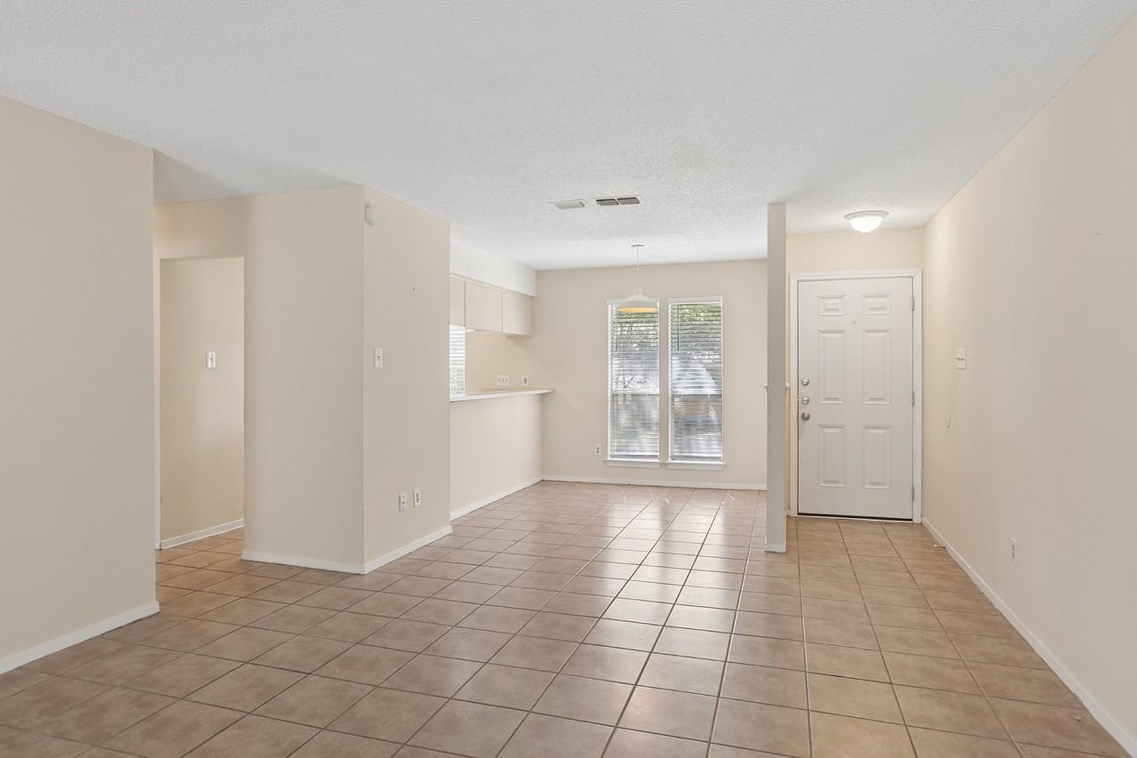 3114 Plantation Rd #A - Photo 3 of 15