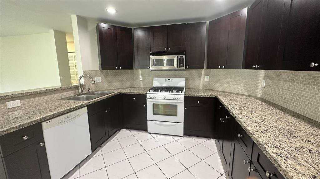 13389 Nw 7th St - Photo 2 of 5