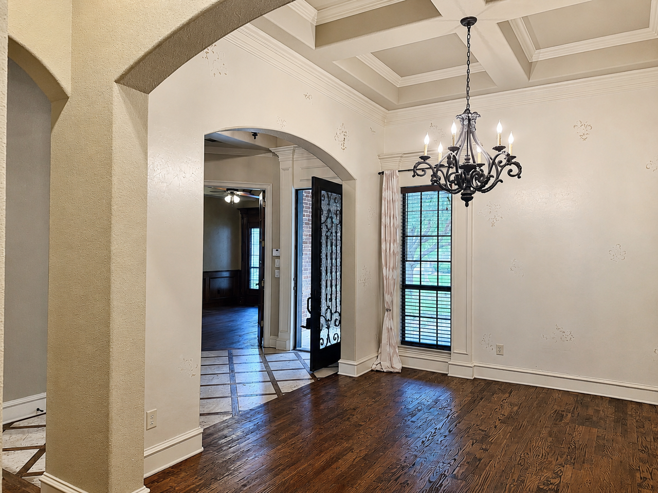 1209 Verona Way - Photo 2 of 12