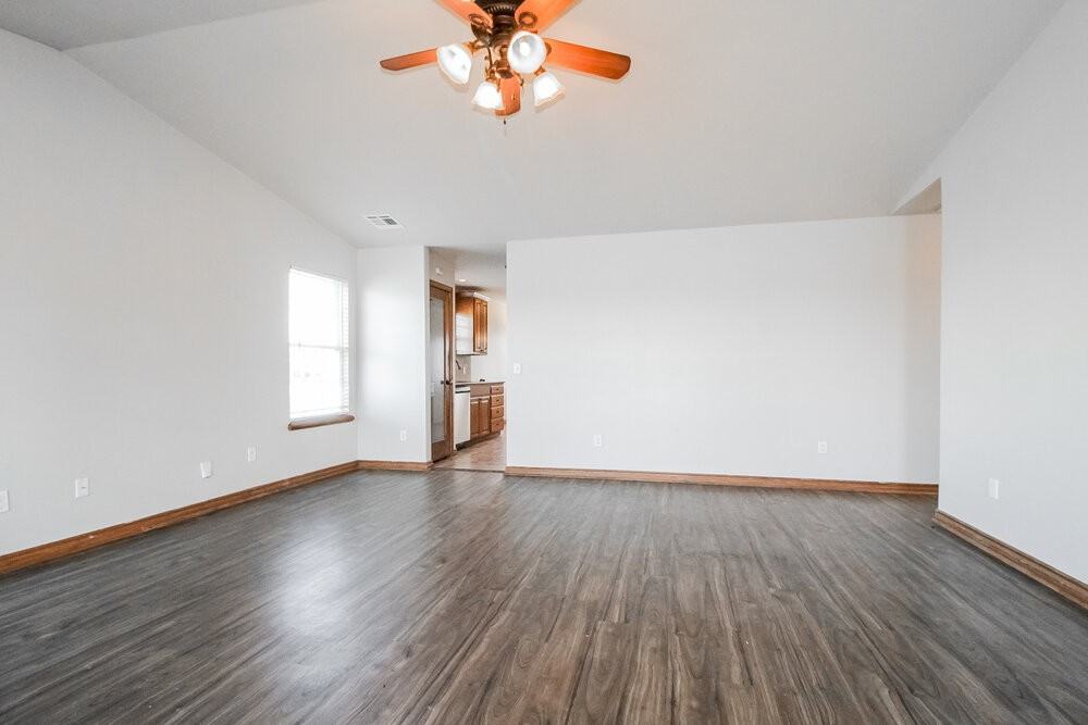 816 Eric Cir - Photo 4 of 16