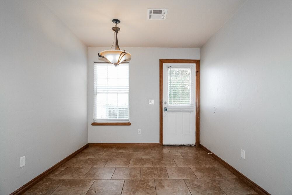 816 Eric Cir - Photo 5 of 16