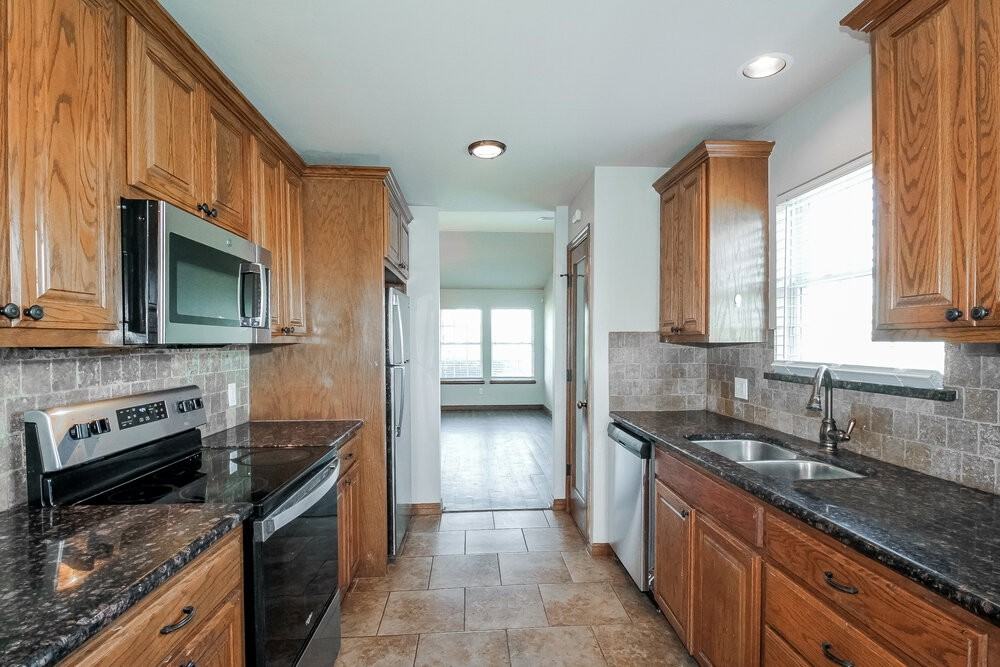 816 Eric Cir - Photo 6 of 16