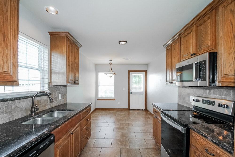 816 Eric Cir - Photo 7 of 16