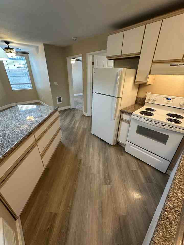 121 Nw 21st St #23 - Photo 5 of 12