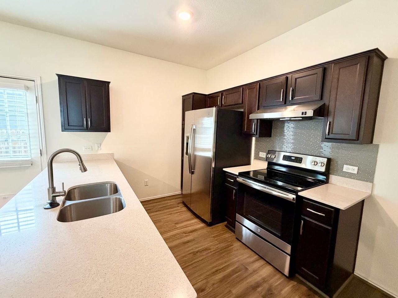 873 Circle Way - Photo 3 of 12