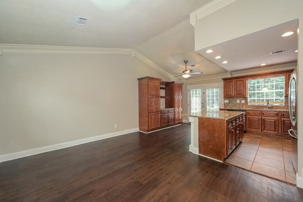 10165 Rillridge Ct - Photo 4 of 17