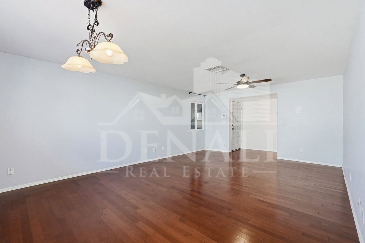 5654 W Mountain View Rd - Photo 4 of 34