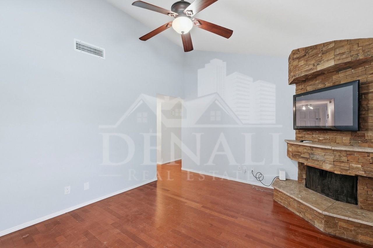 5654 W Mountain View Rd - Photo 7 of 34