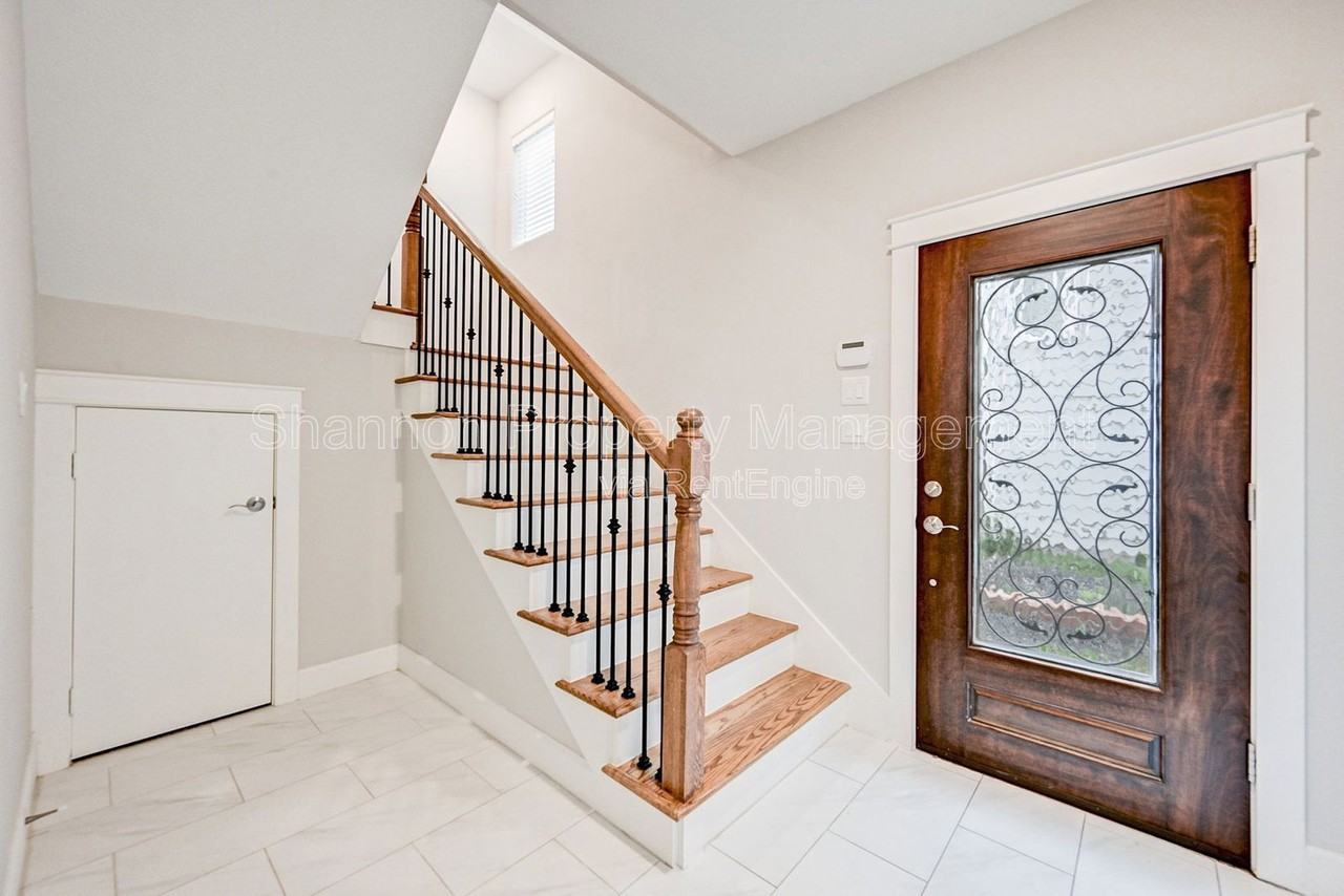 705 Link Rd - Photo 4 of 31