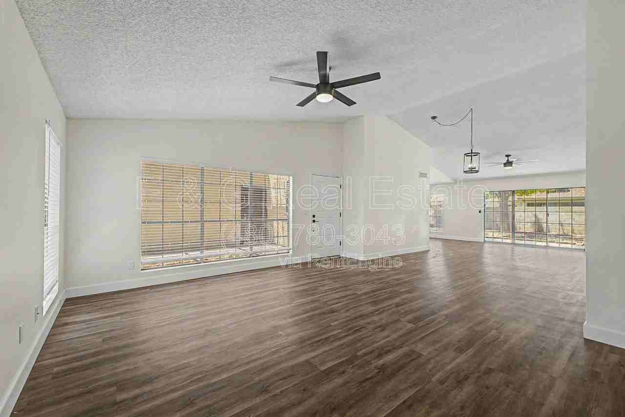4208 W Villa Maria Dr - Photo 5 of 39