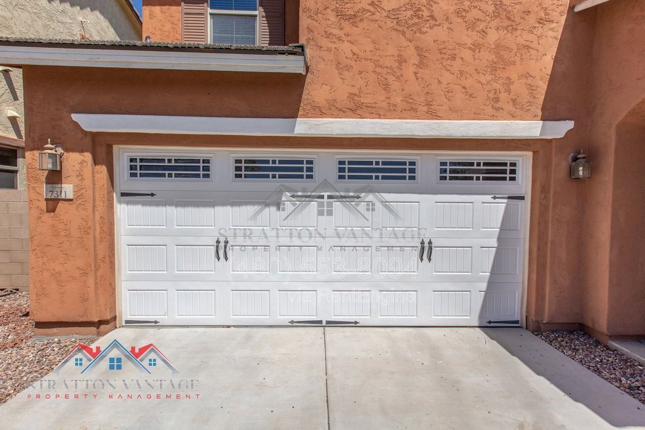 7311 N 90th Ave - Photo 4 of 50