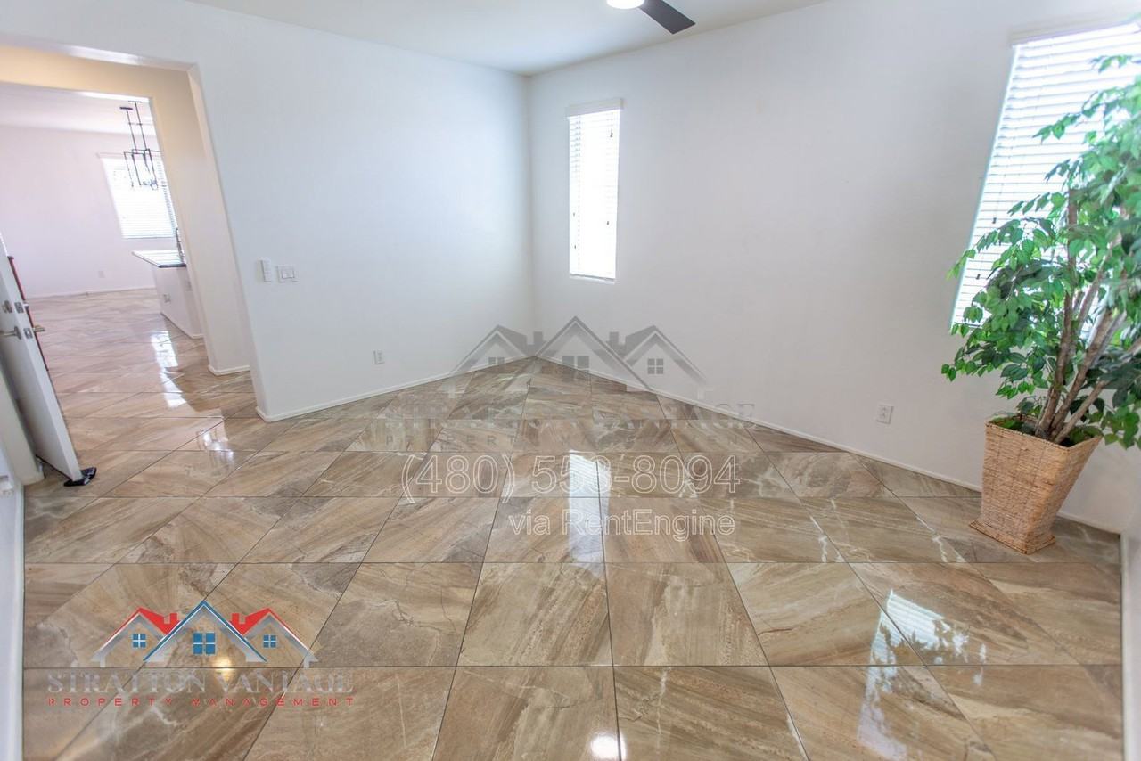 7311 N 90th Ave - Photo 6 of 50