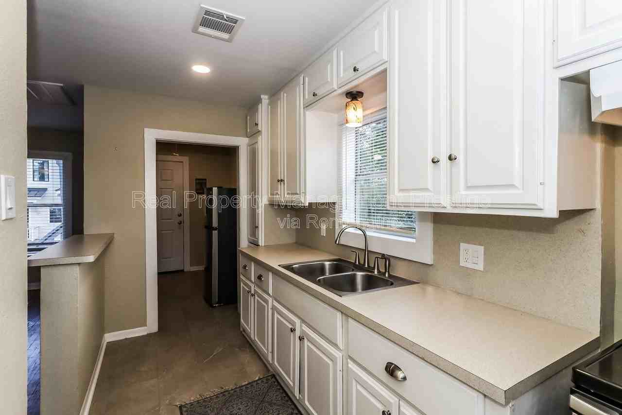 4715 Avenue P 1/2 Rear - Photo 7 of 11