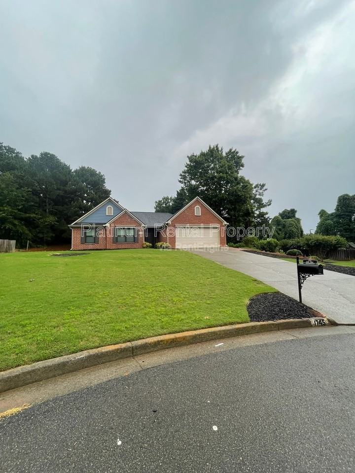 1745 Berry Ct - Photo 4 of 44