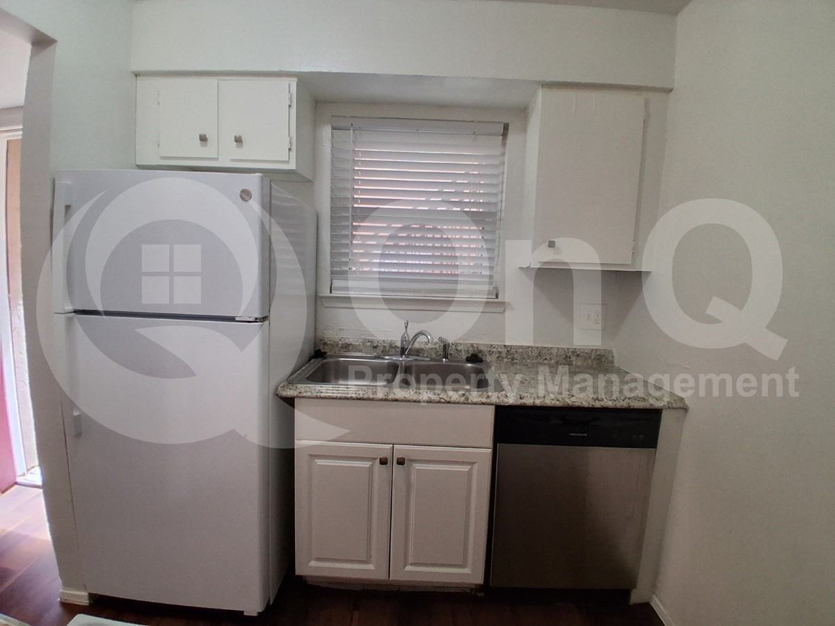 410 Bryan St #2 - Photo 4 of 19
