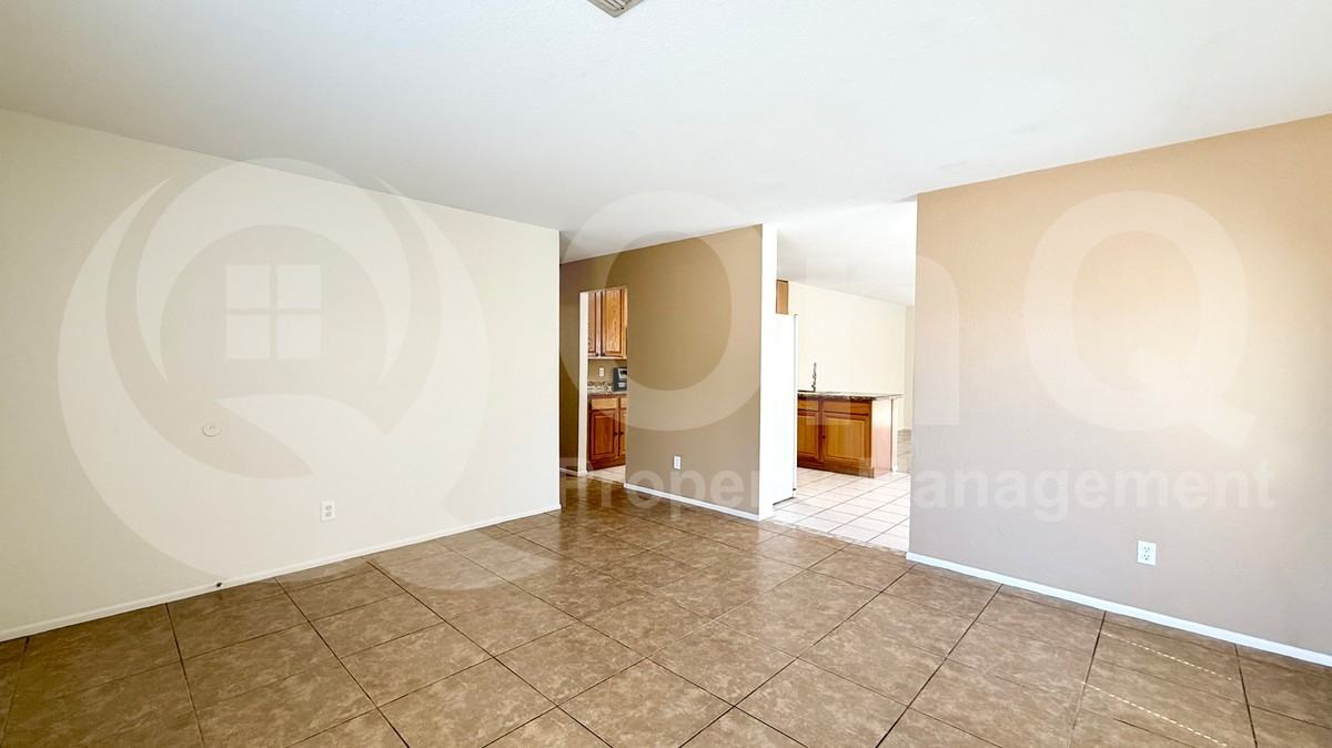 8318 W Clear Stream Dr - Photo 5 of 19