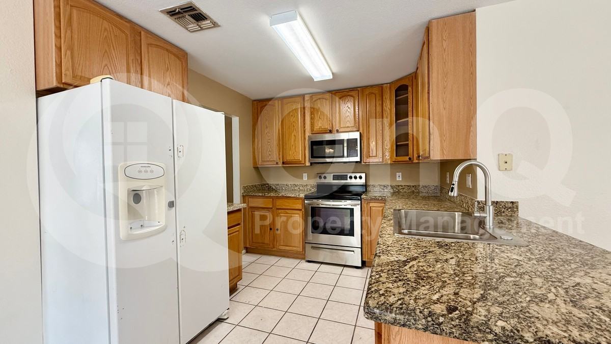 8318 W Clear Stream Dr - Photo 7 of 19
