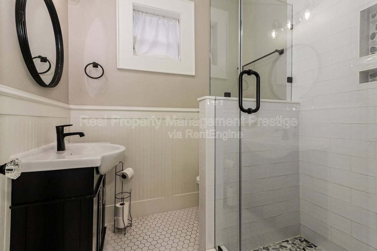 4715 Avenue P 1/2 - Photo 7 of 10