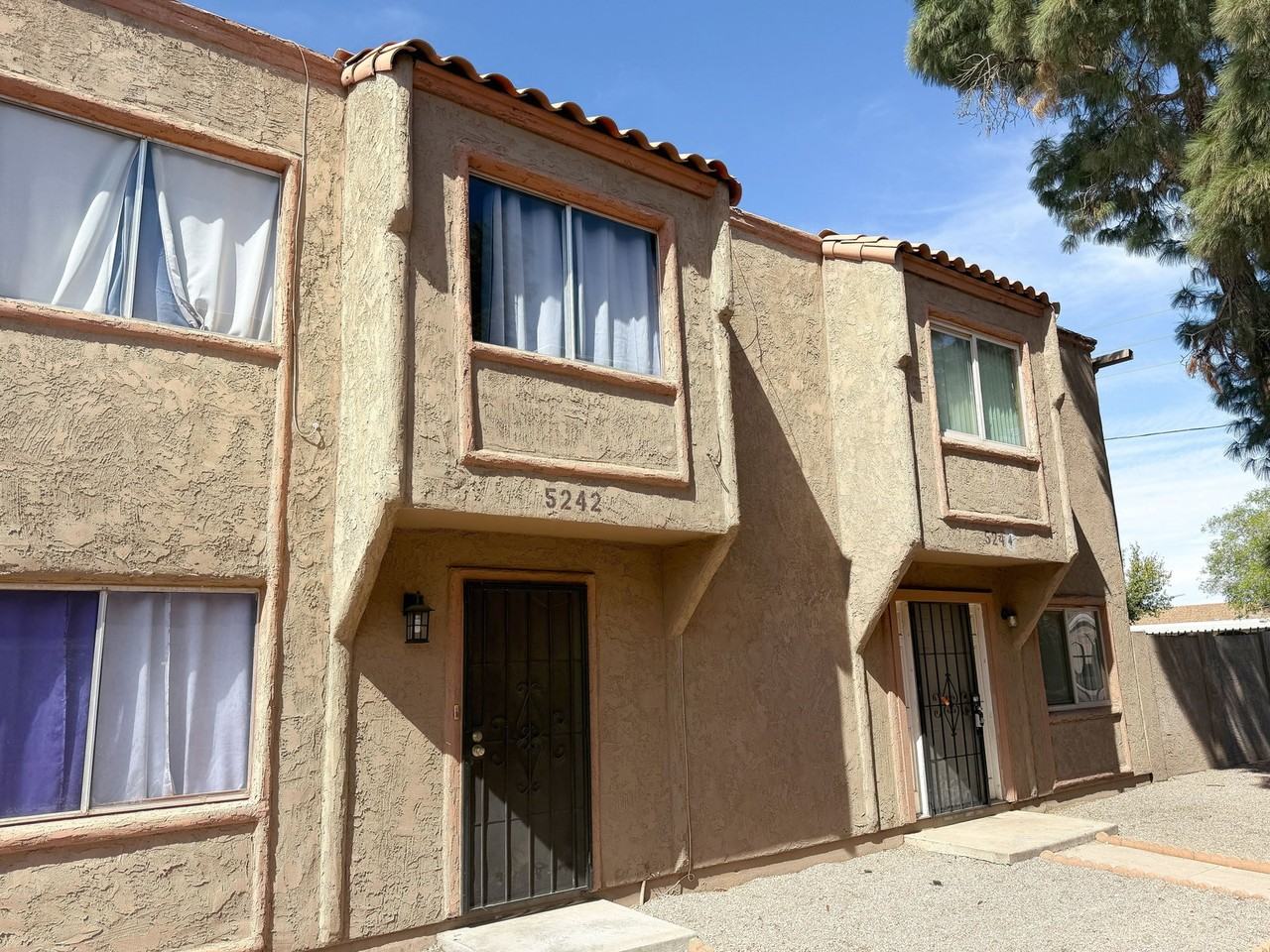 5244 W Lynwood St - Photo 3 of 20